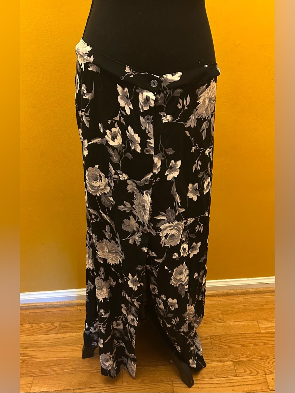 Women’s Wild Fable New With Tags Black Floral Button Maxi Skirt Size Large